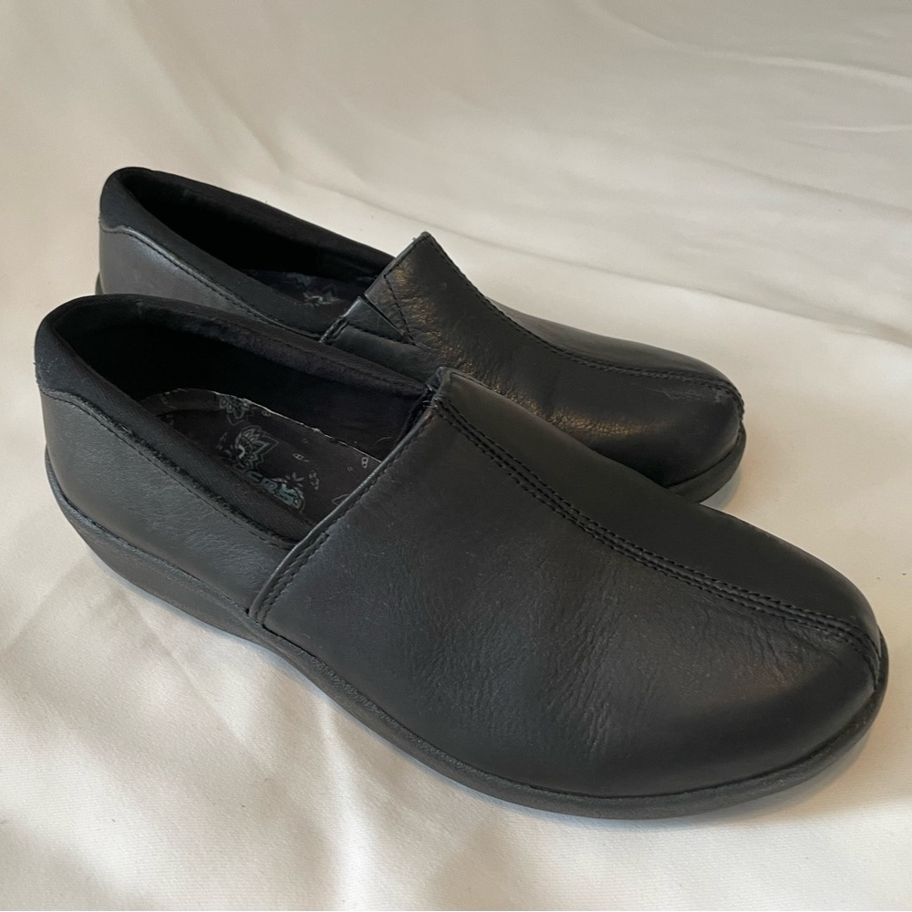 Womens Black Slipon Shoes (Skechers) - 8.5